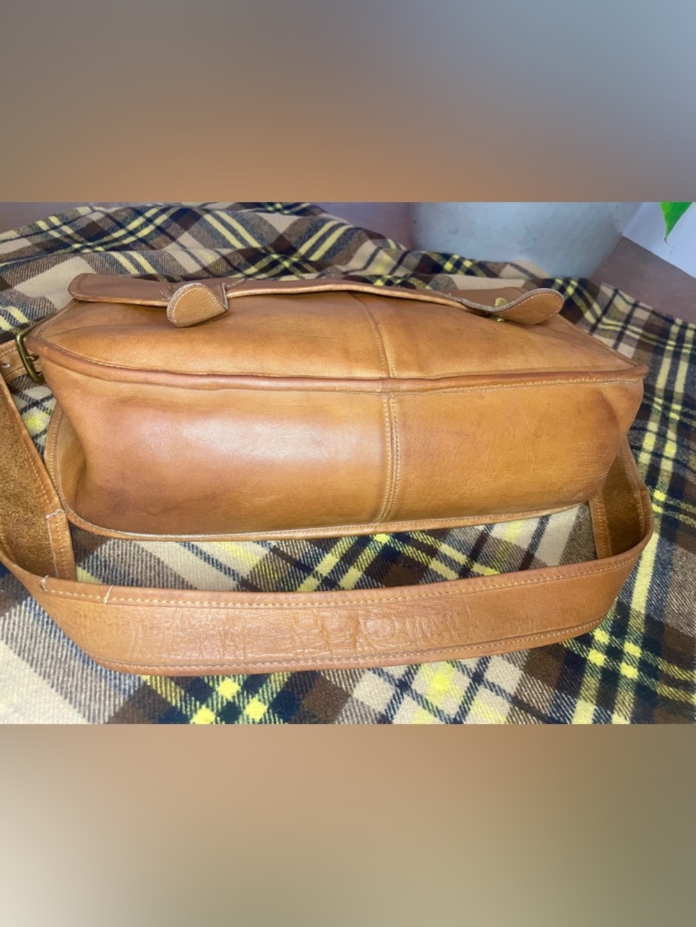 Vintage 1970s Coach Musette Messenger Bag Briefcase in Tan Saddle - Picture 3 of 13